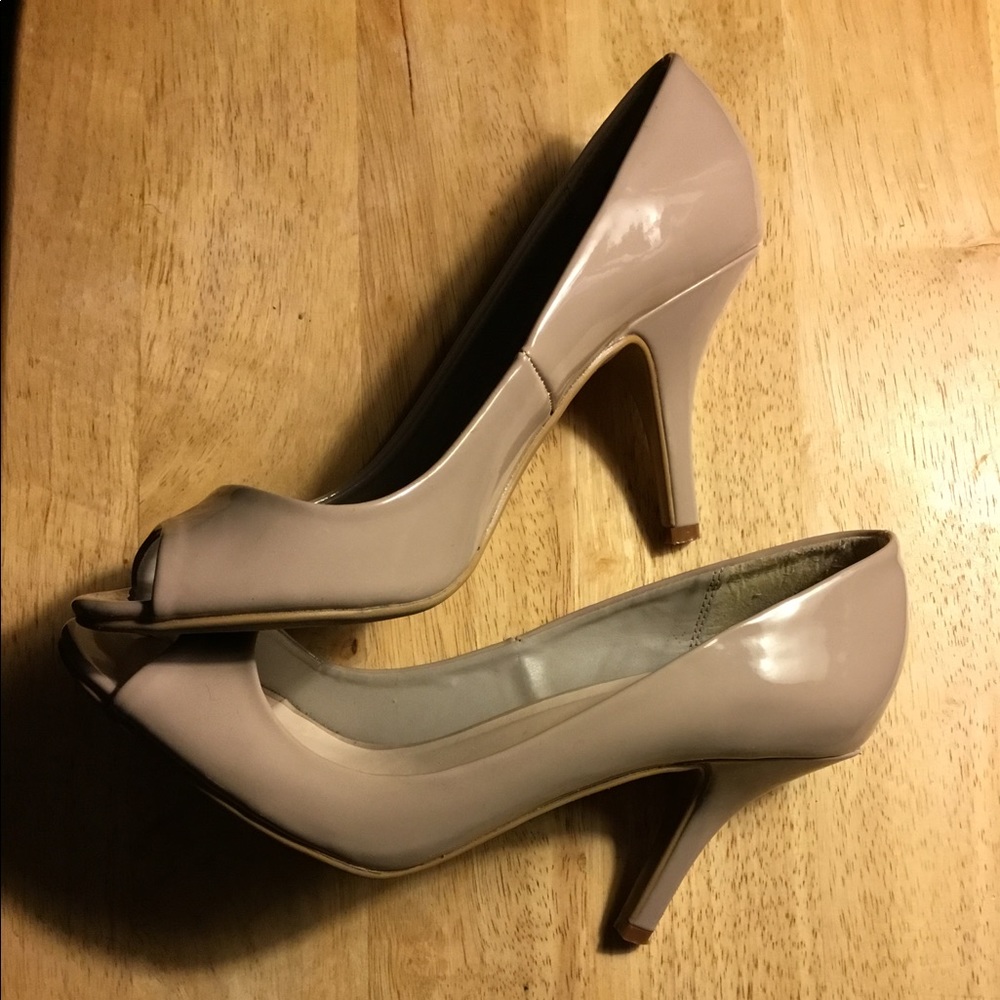 Fergalicious Nude peep toe pumps size 8